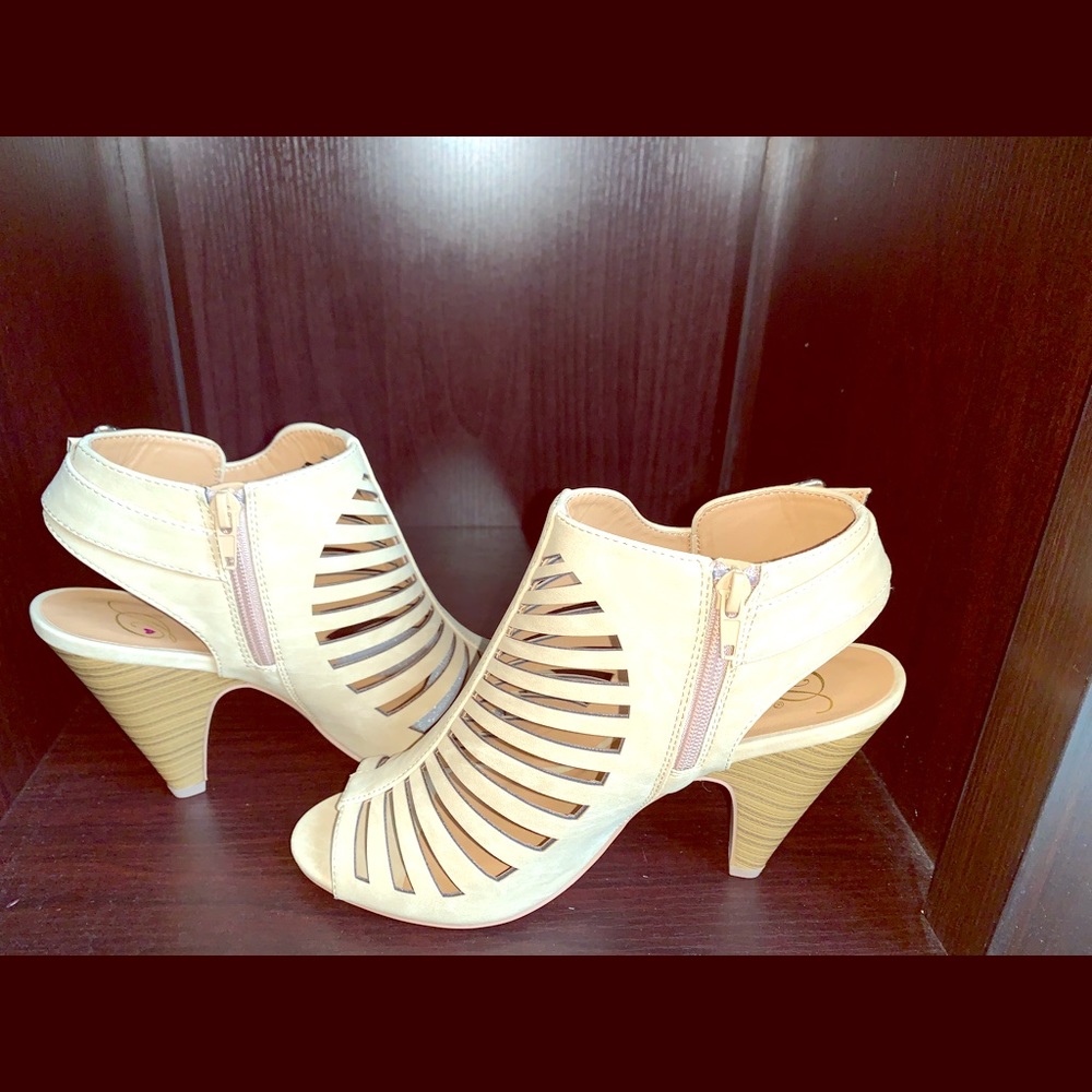 Beige faux leather sandals